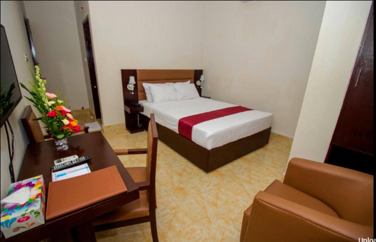 Hotel Gulshan Lake View Dhaka Esterno foto