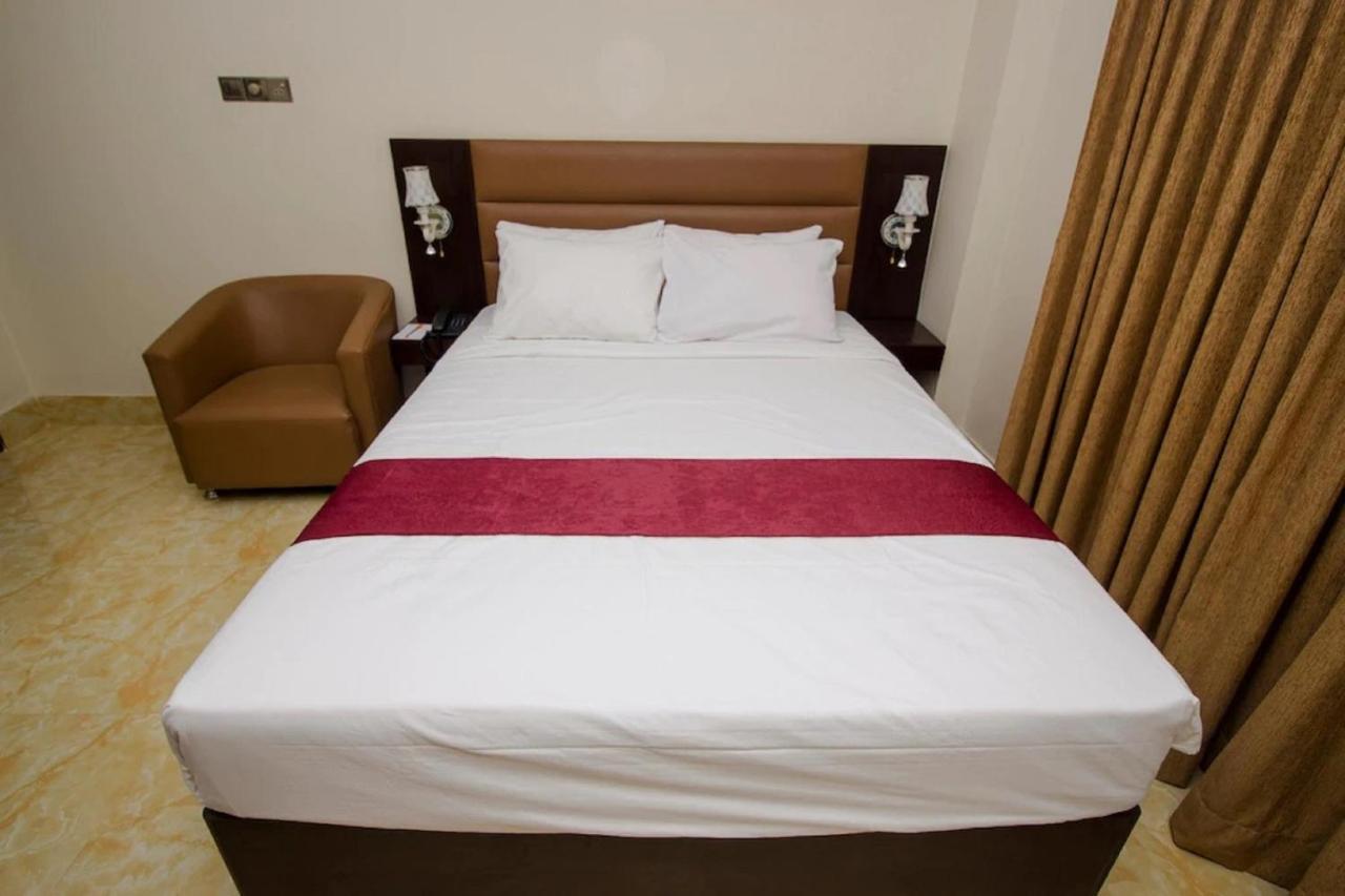 Hotel Gulshan Lake View Dhaka Esterno foto